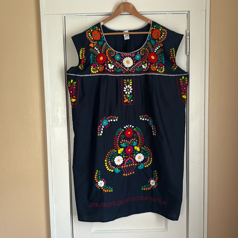 Mexican embroidery dress. Size 3x. Great for a summer dress or cover up!